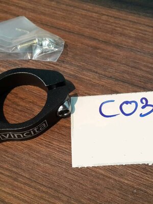 VINCITA : C032 รัดหลักอานพร้อมรูยึดตะแกรง 34.9 มม.