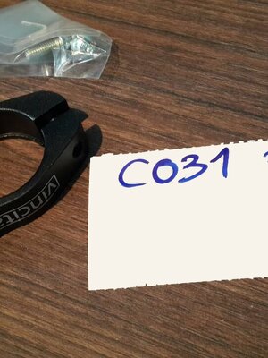 VINCITA : C031 รัดหลักอานพร้อมรูยึดตะแกรง 31.8 มม.