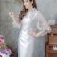 G044- **พร้อมส่ง**ชุดเดรสไปงานแต่งงานผ้าไหมสีเทาเงิน แขนยาวดีเทลหรูหราช่วงบนตัดเย็บผ้าออแกนดี้ปักลายดอกไม้ กระโปรงทรงเอ สวยหรูสไตล์ดารา พร้อมเสริ์ฟค่ะ